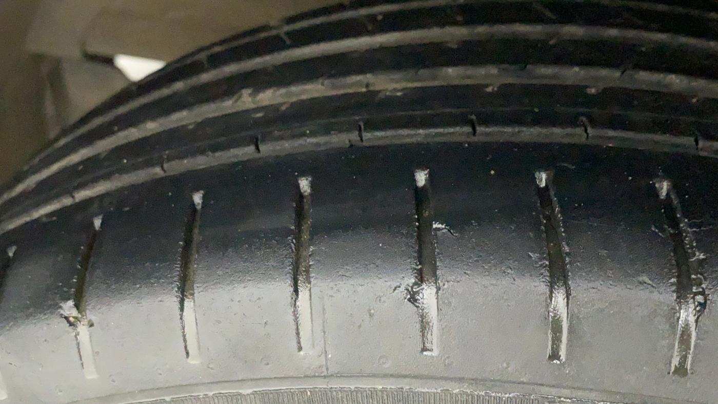 2020 Toyota Glanza G, Petrol, Manual, 69,714 km, Left Front Tyre Tread