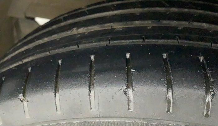 2020 Toyota Glanza G, Petrol, Manual, 69,714 km, Left Front Tyre Tread