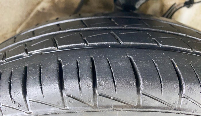 2022 Maruti Alto LXI OPT, Petrol, Manual, 31,579 km, Right Front Tyre Tread