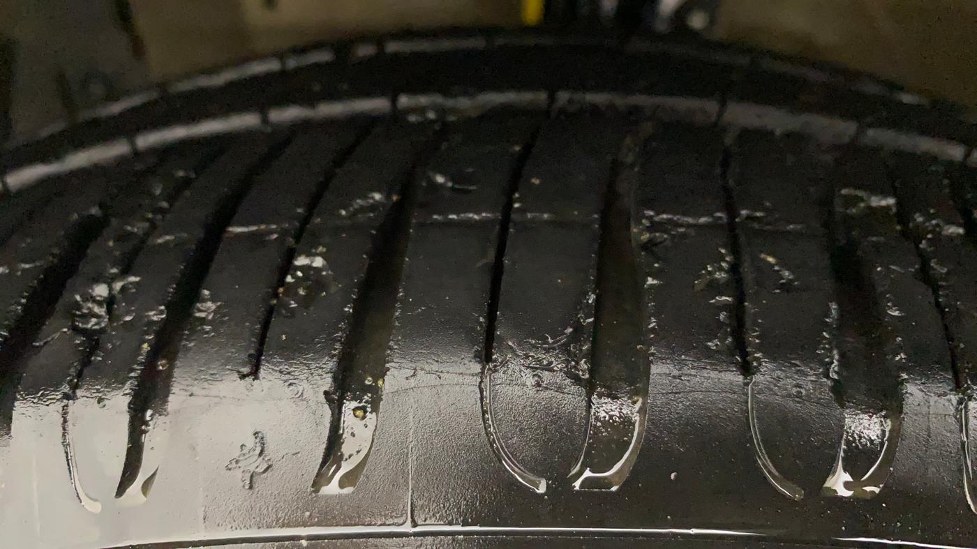 2014 Maruti Ertiga VXI CNG, CNG, Manual, 36,893 km, Left Front Tyre Tread
