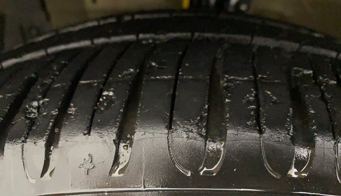 2014 Maruti Ertiga VXI CNG, CNG, Manual, 36,893 km, Left Front Tyre Tread
