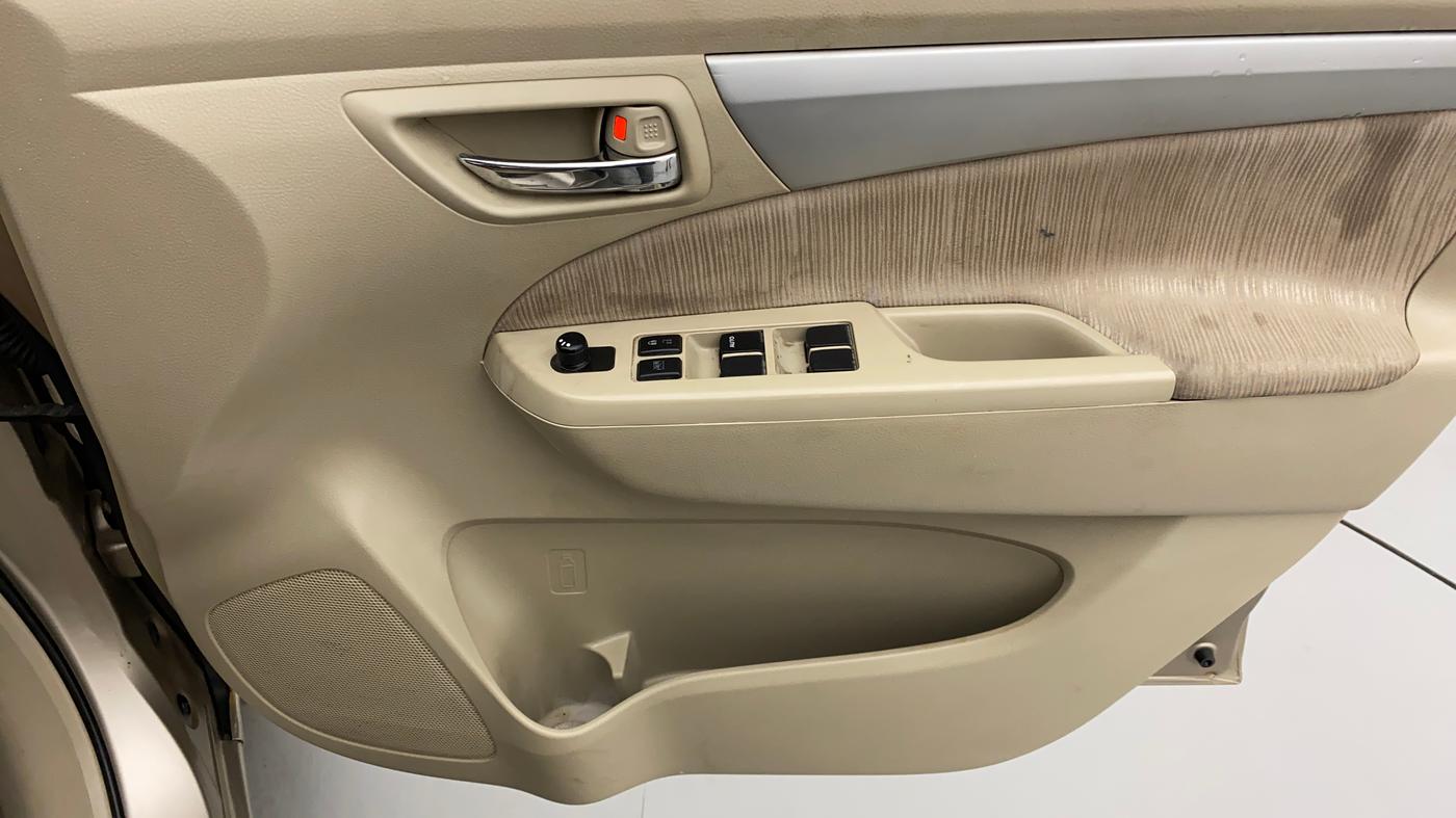 2014 Maruti Ertiga VXI CNG, CNG, Manual, 36,893 km, Driver Side Door Panels Control
