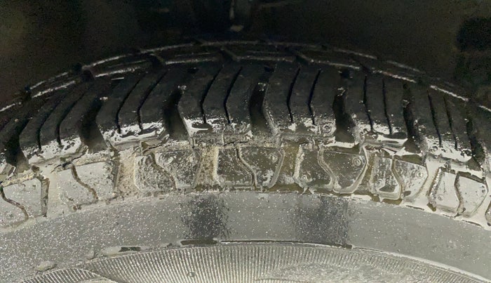 2010 Hyundai i10 SPORTZ 1.2, Petrol, Manual, 83,296 km, Right Front Tyre Tread