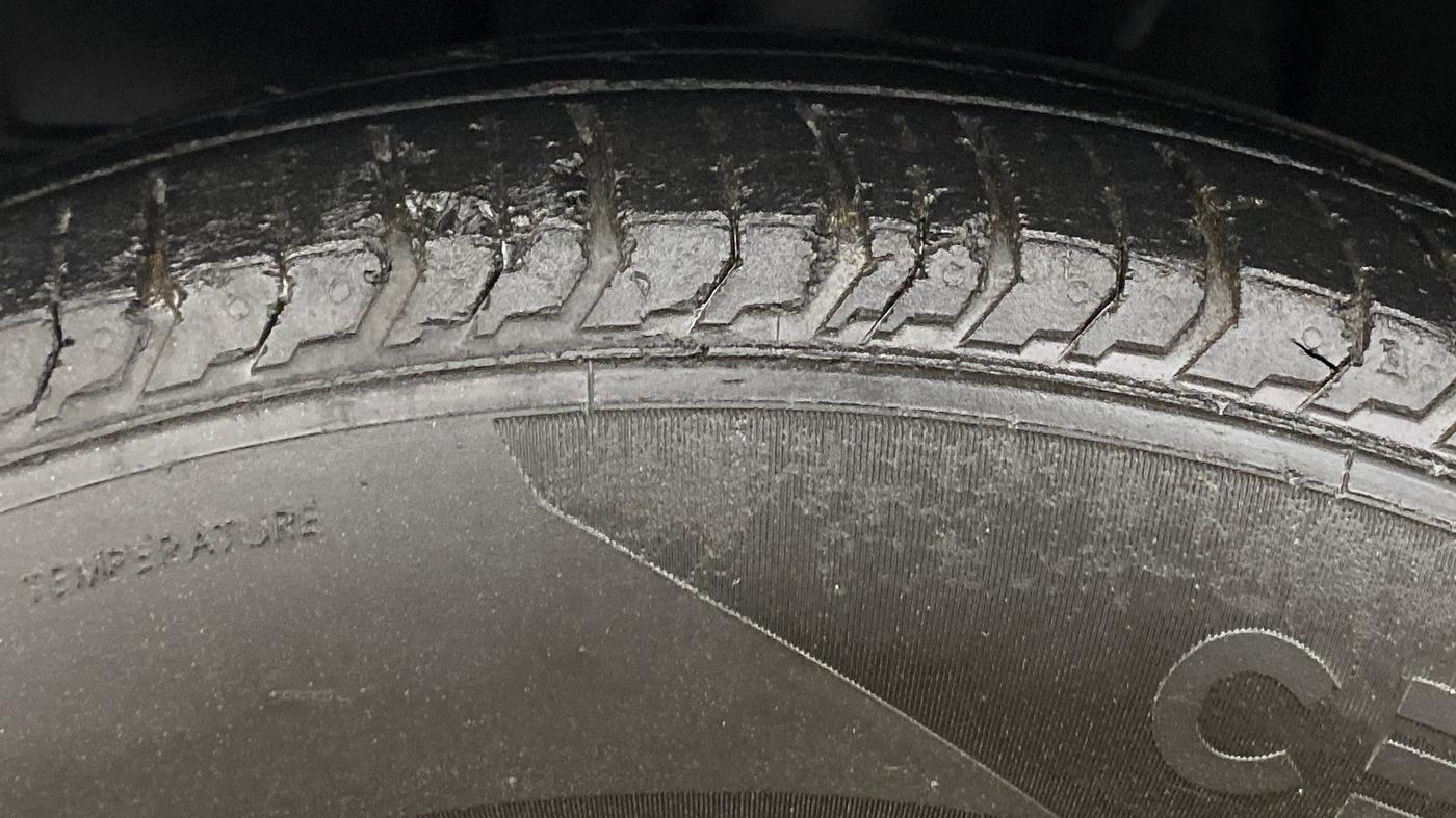 2023 Tata PUNCH ACCOMPLISHED AMT, Petrol, Automatic, 54,048 km, Left Front Tyre Tread