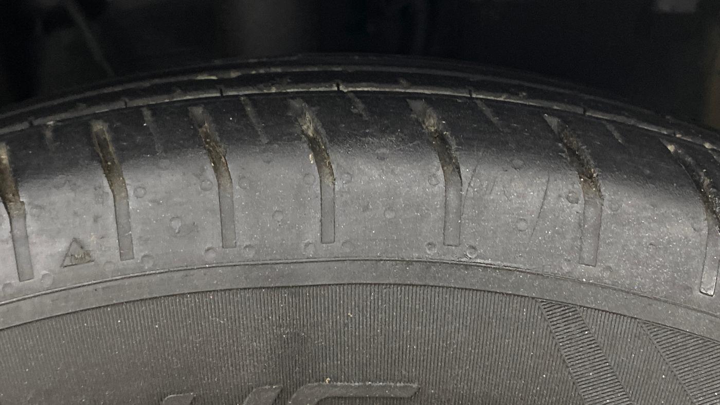 2023 Tata PUNCH ACCOMPLISHED AMT, Petrol, Automatic, 54,048 km, Right Front Tyre Tread