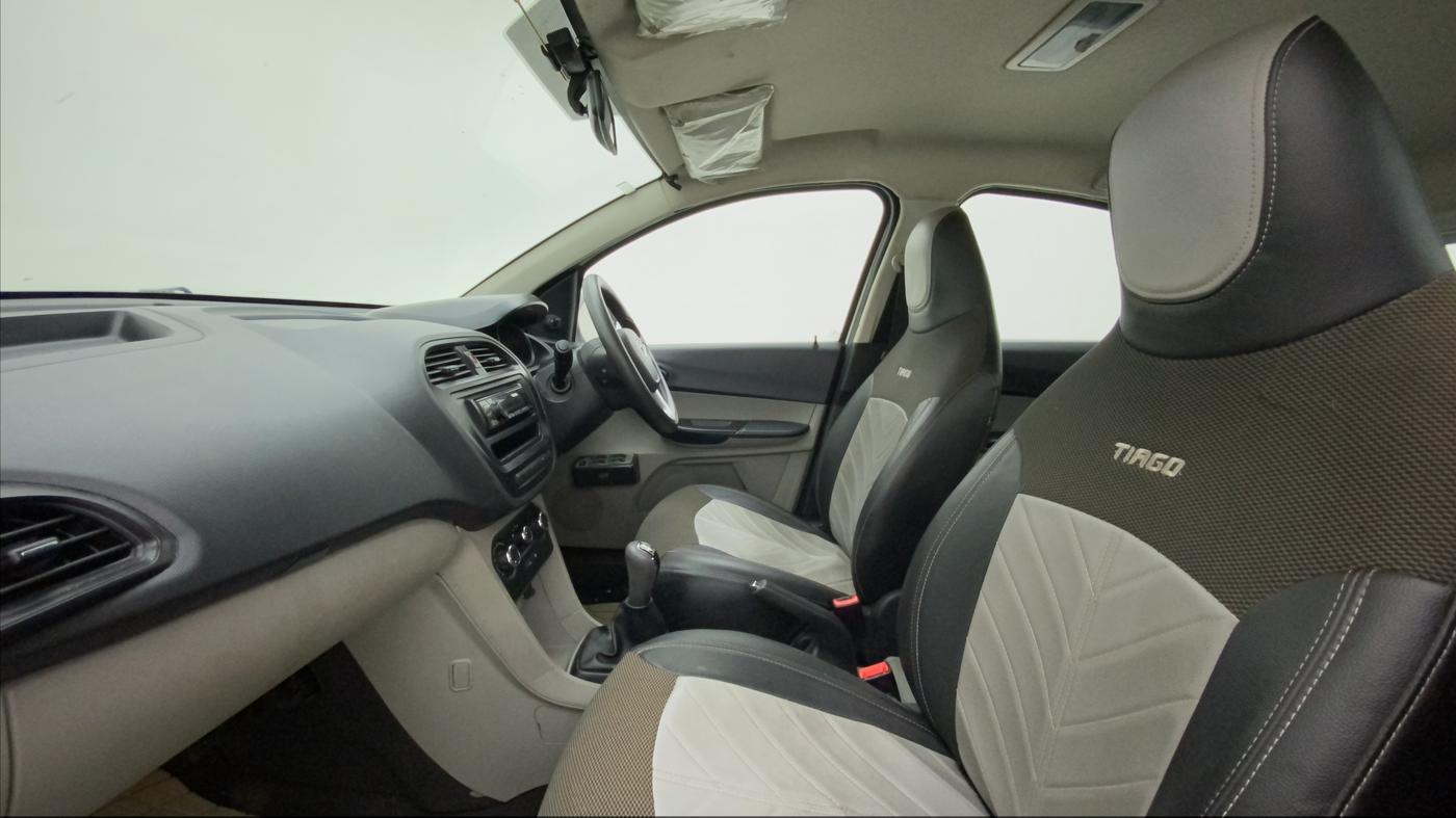 2018 Tata Tiago XE PETROL, Petrol, Manual, 41,920 km, Right Side Front Door Cabin