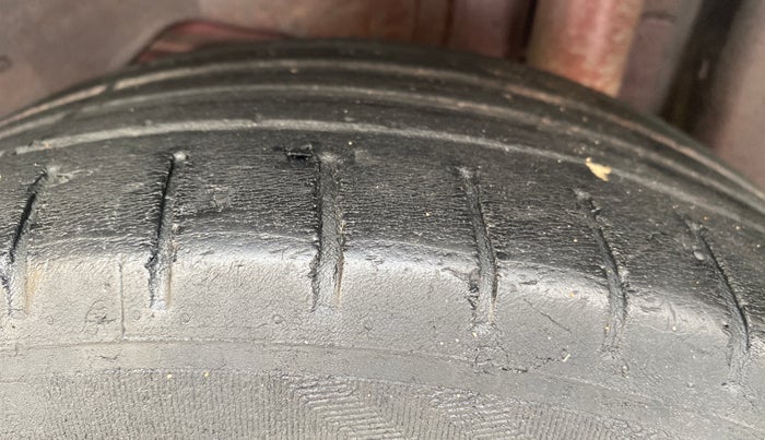 2020 Ford New Figo TITANIUM 1.2 PETROL MT, Petrol, Manual, 87,645 km, Left Rear Tyre Tread