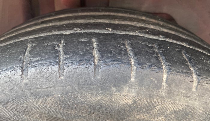 2020 Ford New Figo TITANIUM 1.2 PETROL MT, Petrol, Manual, 87,645 km, Right Rear Tyre Tread