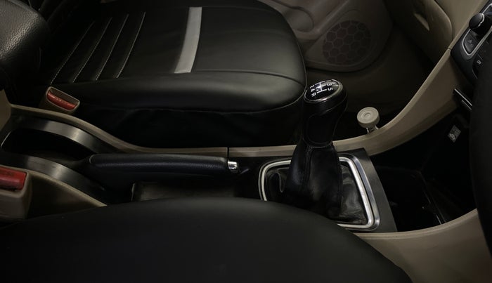 2019 Maruti Ciaz DELTA 1.5 SHVS MT PETROL, Petrol, Manual, 1,12,131 km, Gear Lever