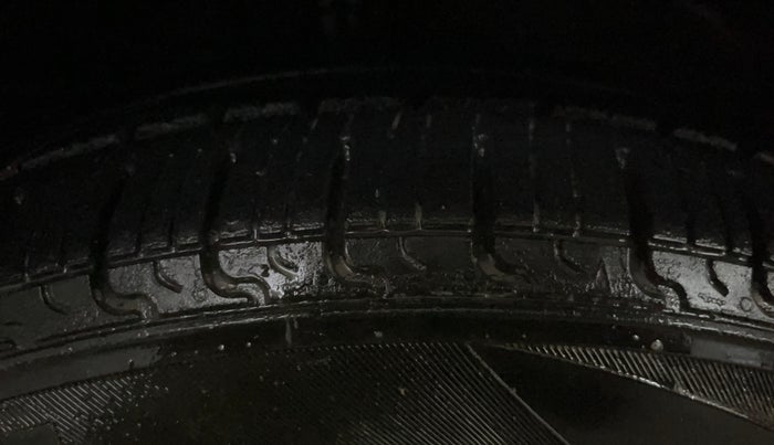 2017 Hyundai Grand i10 MAGNA 1.2 KAPPA VTVT, Petrol, Manual, 39,704 km, Right Front Tyre Tread