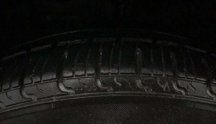 2017 Hyundai Grand i10 MAGNA 1.2 KAPPA VTVT, Petrol, Manual, 39,704 km, Left Front Tyre Tread
