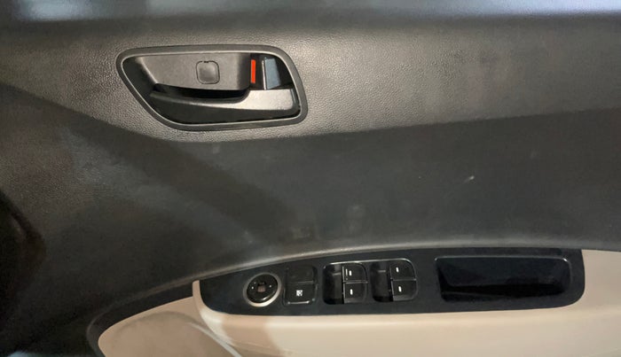 2017 Hyundai Grand i10 MAGNA 1.2 KAPPA VTVT, Petrol, Manual, 39,704 km, Driver Side Door Panels Control