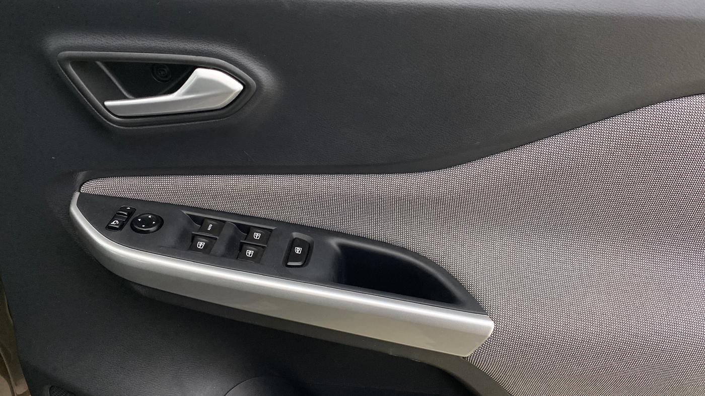 2023 Nissan MAGNITE XV Premium AMT, Petrol, Automatic, 38,936 km, Driver Side Door Panels Control