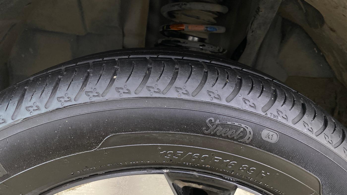 2023 Nissan MAGNITE XV Premium AMT, Petrol, Automatic, 38,936 km, Left Front Tyre Tread