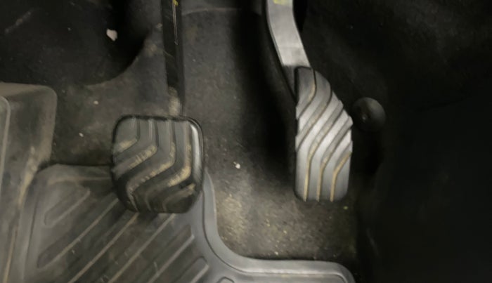 2023 Nissan MAGNITE XV Premium AMT, Petrol, Automatic, 38,936 km, Pedals