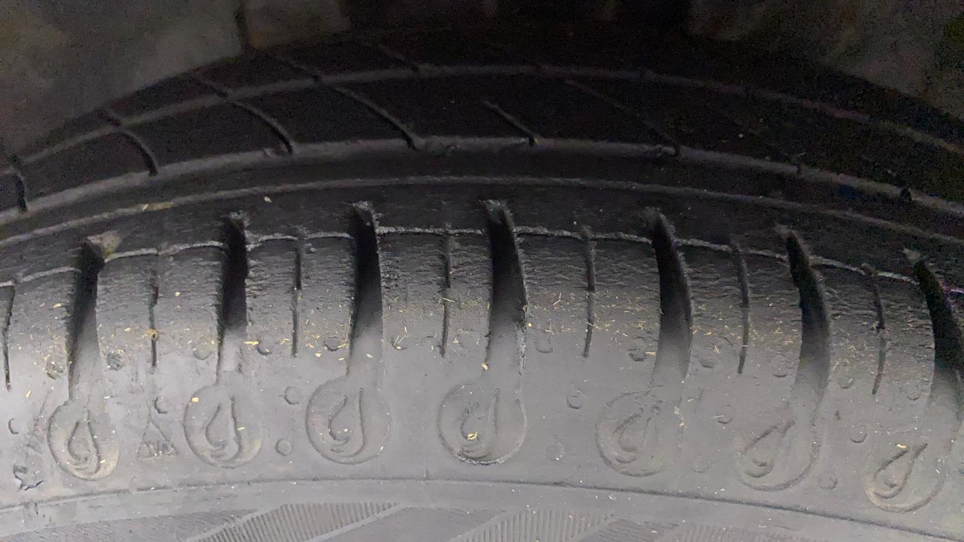 2021 Datsun Redi Go A, Petrol, Manual, 24,169 km, Left Front Tyre Tread