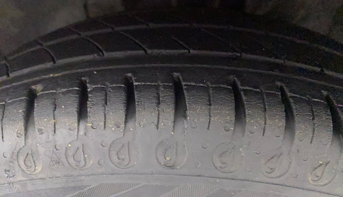2021 Datsun Redi Go A, Petrol, Manual, 24,169 km, Left Front Tyre Tread
