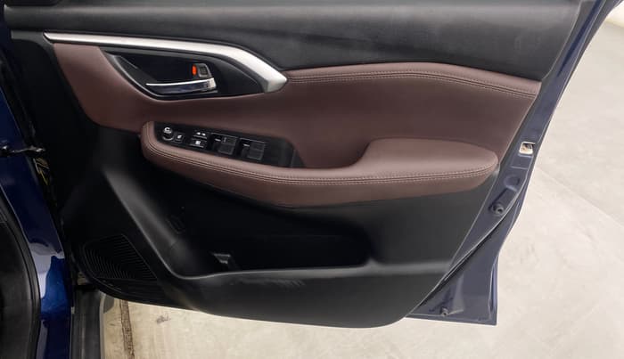 2023 Maruti Grand Vitara ZETA SMART HYBRID AT, Petrol, Automatic, 33,978 km, Driver Side Door Panels Control