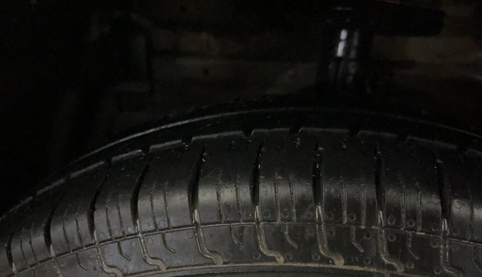2014 Maruti Swift Dzire VXI, Petrol, Manual, 72,940 km, Left Front Tyre Tread