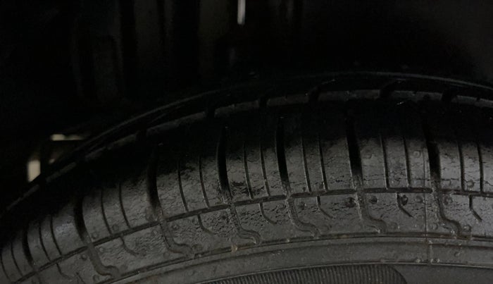 2014 Maruti Swift Dzire VXI, Petrol, Manual, 72,940 km, Right Rear Tyre Tread