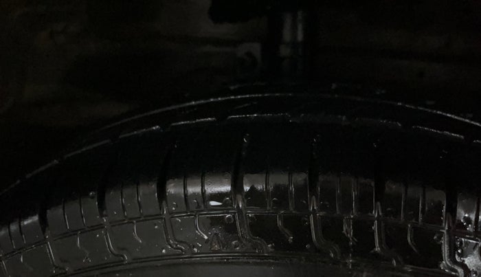 2014 Maruti Swift Dzire VXI, Petrol, Manual, 72,940 km, Right Front Tyre Tread