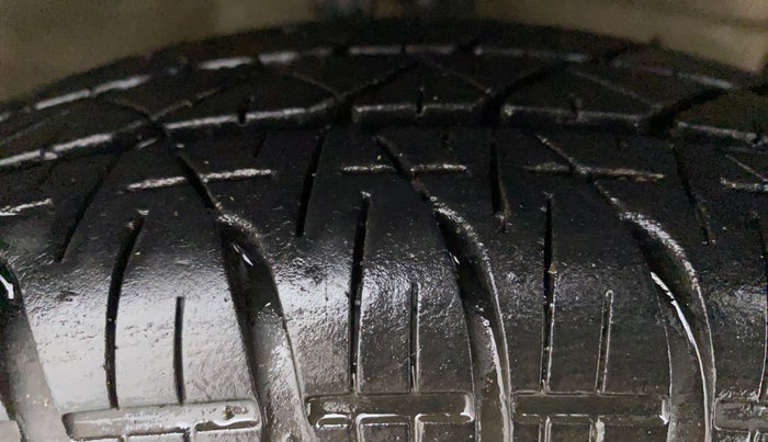 2012 Maruti Swift VDI, Diesel, Manual, 1,14,726 km, Right Front Tyre Tread