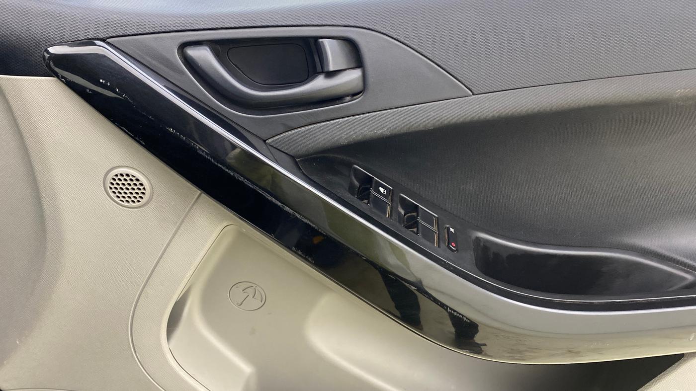 2019 Tata NEXON XM DIESEL, Diesel, Manual, 69,155 km, Driver Side Door Panels Control