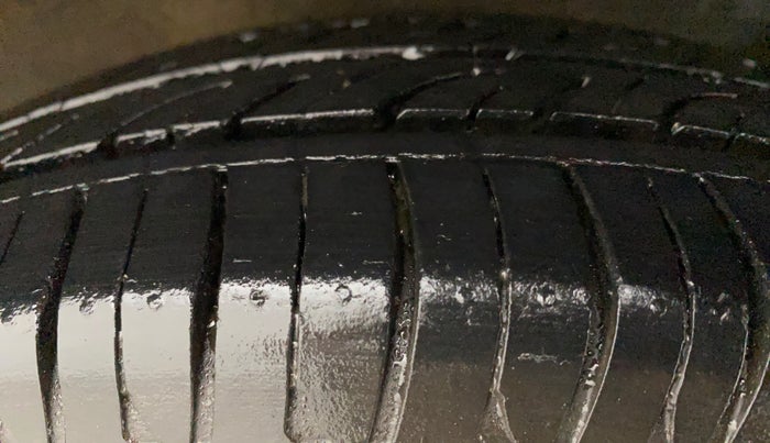 2010 Maruti Wagon R 1.0 LXI, Petrol, Manual, 30,773 km, Left Rear Tyre Tread