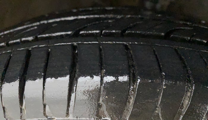 2010 Maruti Wagon R 1.0 LXI, Petrol, Manual, 30,773 km, Right Front Tyre Tread