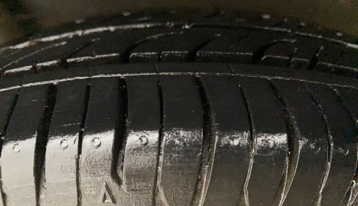 2010 Maruti Wagon R 1.0 LXI, Petrol, Manual, 30,773 km, Right Rear Tyre Tread