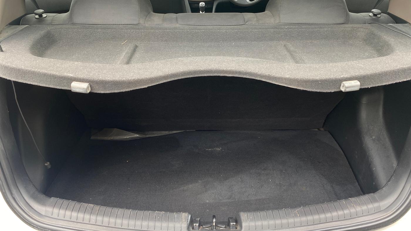2014 Hyundai Grand i10 SPORTZ 1.2 KAPPA VTVT, Petrol, Manual, 44,102 km, Boot Inside