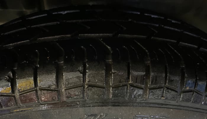 2015 Maruti Swift Dzire VXI, Petrol, Manual, 53,852 km, Right Rear Tyre Tread