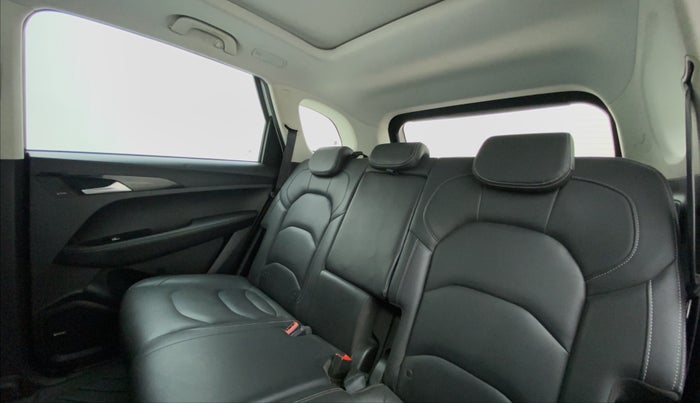 2020 MG HECTOR SHARP 2.0 DIESEL, Diesel, Manual, 77,611 km, Right Side Rear Door Cabin