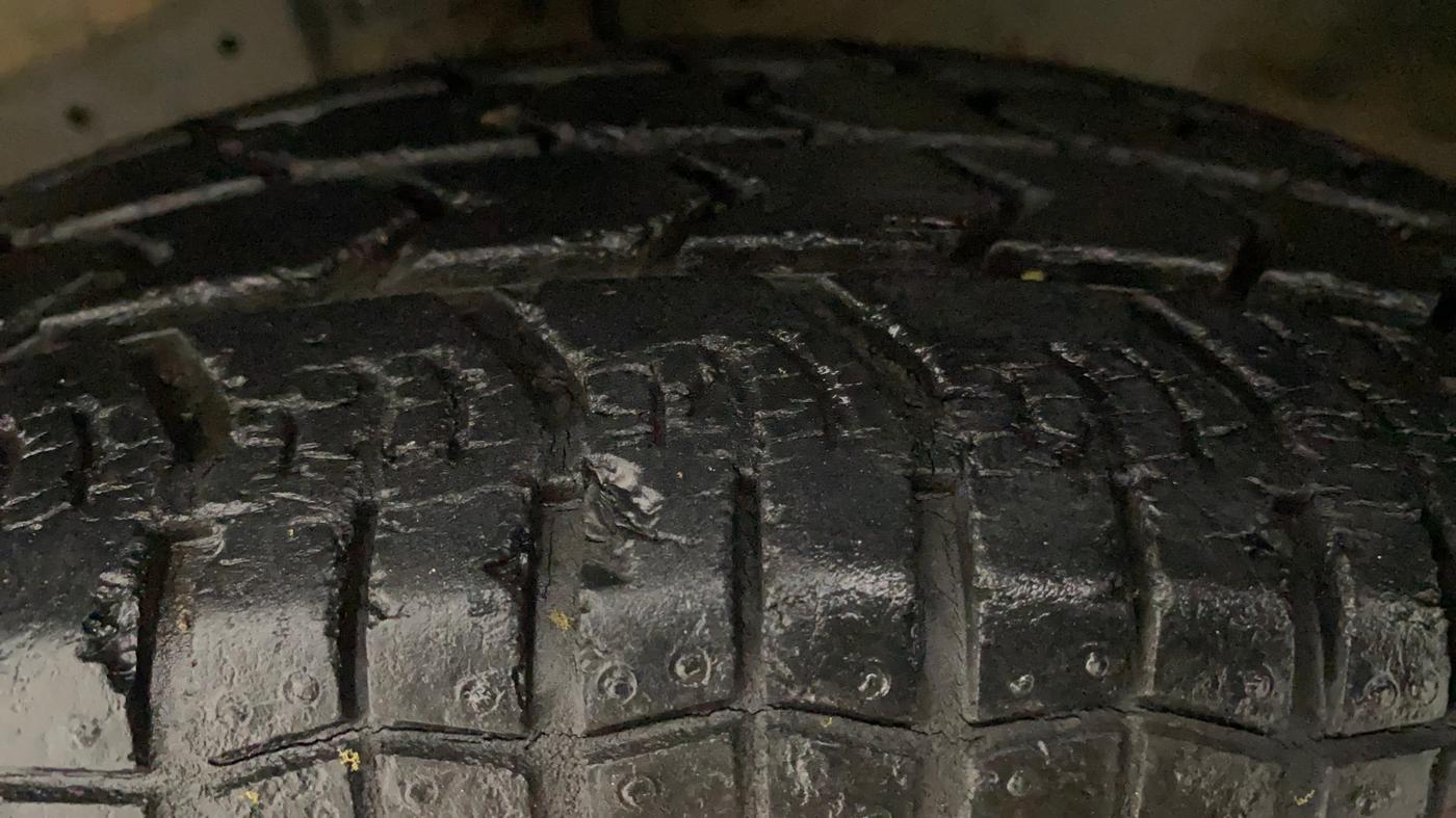 2015 Maruti Swift VXI, Petrol, Manual, 38,716 km, Left Front Tyre Tread