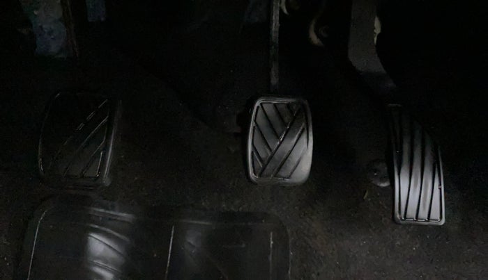 2015 Maruti Swift VXI, Petrol, Manual, 38,716 km, Pedals