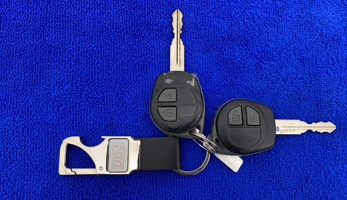 2015 Maruti Swift VXI, Petrol, Manual, 38,716 km, Key Close Up