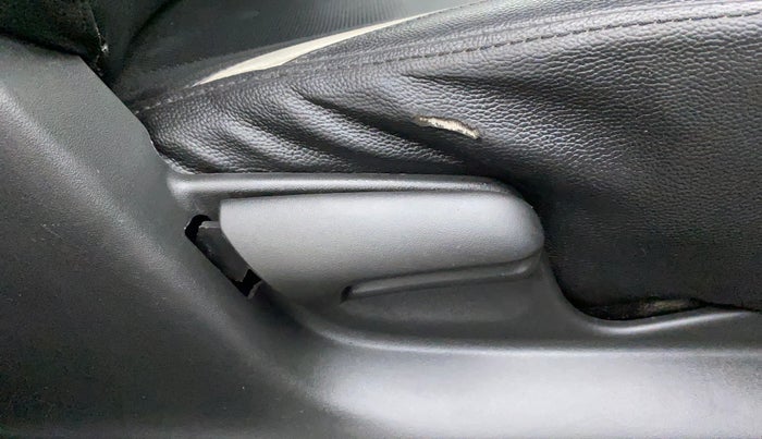 2015 Maruti Swift VXI, Petrol, Manual, 38,716 km, Driver Side Adjustment Panel