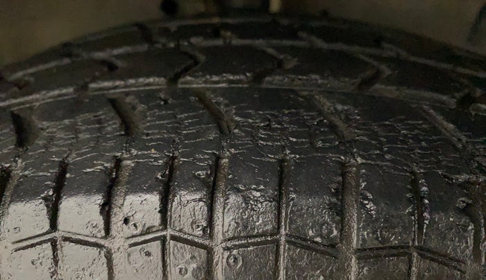 2015 Maruti Swift VXI, Petrol, Manual, 38,716 km, Right Front Tyre Tread