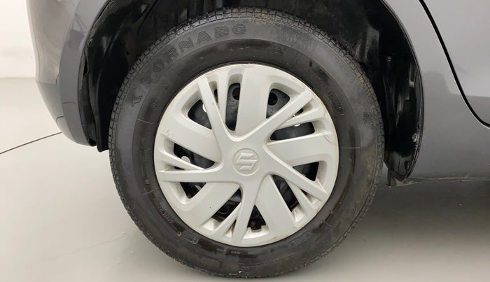 2015 Maruti Swift VXI, Petrol, Manual, 38,716 km, Right Rear Wheel