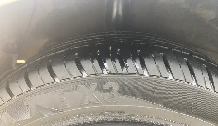 2015 Hyundai Grand i10 SPORTZ 1.2 KAPPA VTVT, Petrol, Manual, 71,243 km, Right Rear Tyre Tread