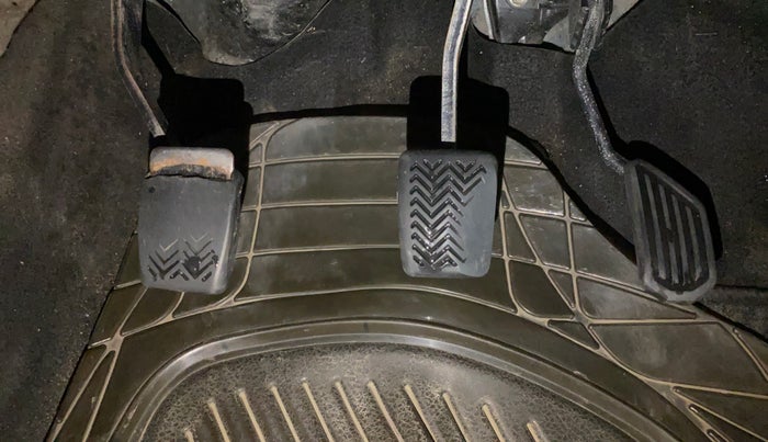 2014 Toyota Etios CROSS 1.2 G, Petrol, Manual, 86,449 km, Pedals