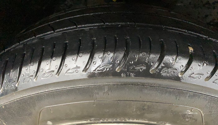 2014 Toyota Etios CROSS 1.2 G, Petrol, Manual, 86,449 km, Right Front Tyre Tread