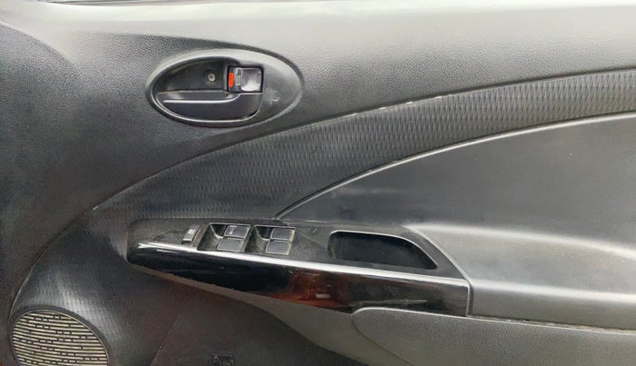 2014 Toyota Etios CROSS 1.2 G, Petrol, Manual, 86,449 km, Driver Side Door Panels Control