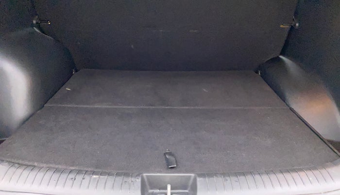 2017 Hyundai Creta SX PLUS 1.6 PETROL, Petrol, Manual, 88,556 km, Boot Inside