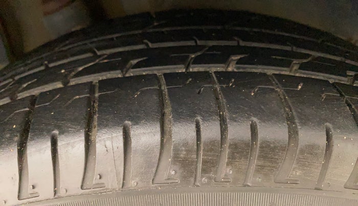 2017 Hyundai Creta SX PLUS 1.6 PETROL, Petrol, Manual, 88,556 km, Right Rear Tyre Tread