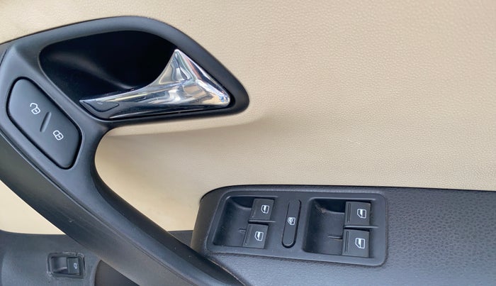 2017 Skoda Rapid STYLE 1.5 TDI AT, Diesel, Automatic, 83,221 km, Driver Side Door Panels Control