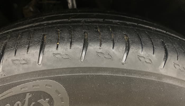 2023 Mahindra XUV700 AX 5 D AT 7 STR, Diesel, Automatic, 40,486 km, Right Front Tyre Tread