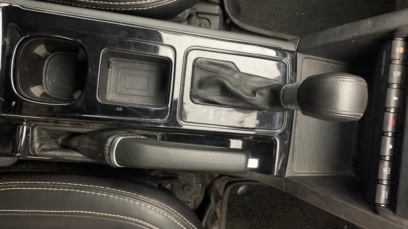 2023 Mahindra XUV700 AX 5 D AT 7 STR, Diesel, Automatic, 40,486 km, Gear Lever