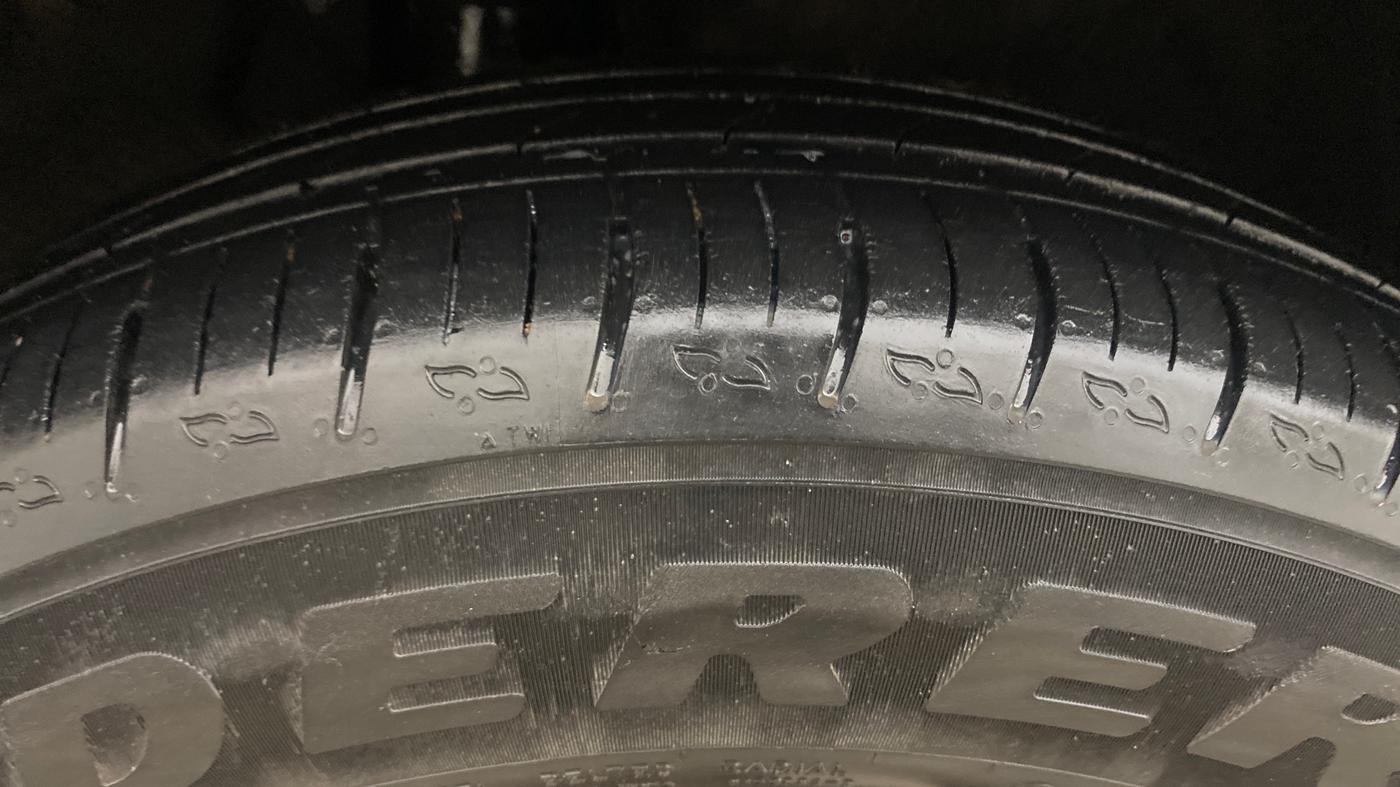 2023 Mahindra XUV700 AX 5 D AT 7 STR, Diesel, Automatic, 40,486 km, Right Rear Tyre Tread