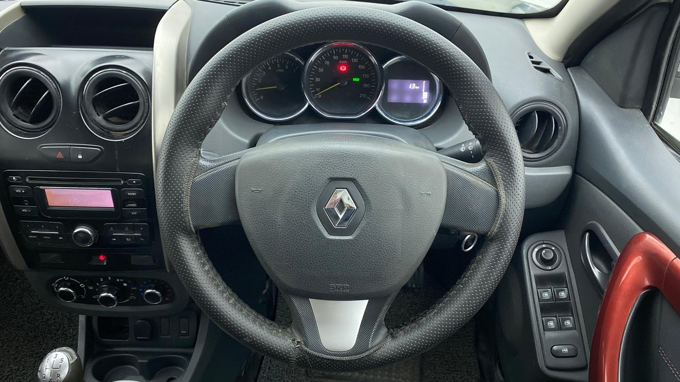 2016 Renault Duster 85 PS RXS MT DIESEL, Diesel, Manual, 52,851 km, Steering Wheel Close Up